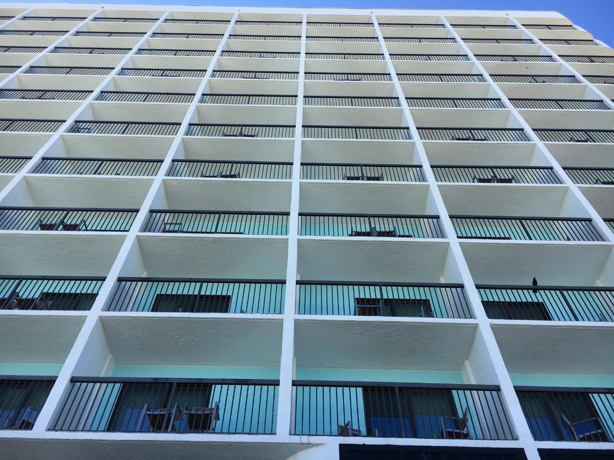Holiday Inn Express & Suites Oceanfront Daytona Beach Shores By Ihg Exterior foto