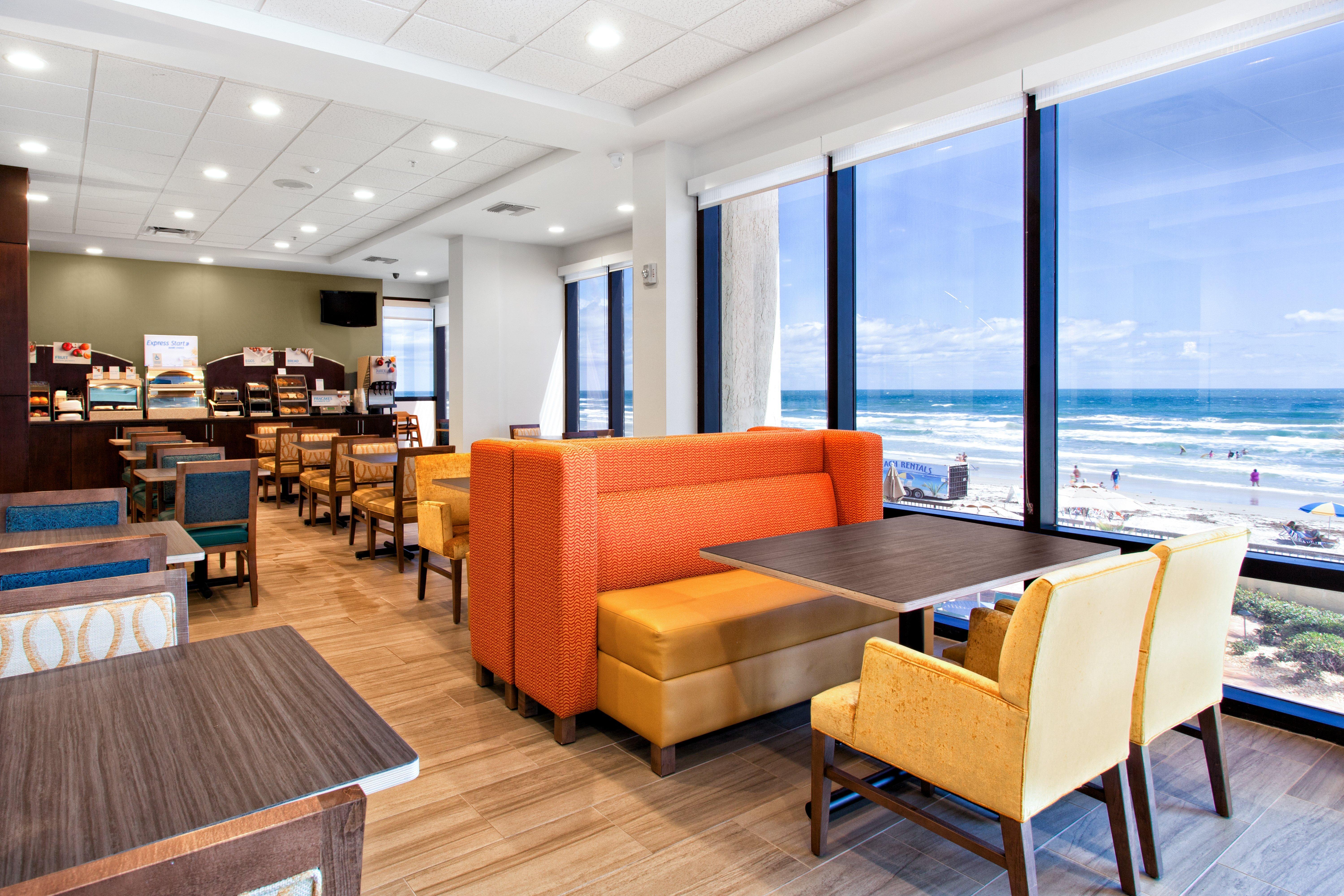 Holiday Inn Express & Suites Oceanfront Daytona Beach Shores By Ihg Exterior foto